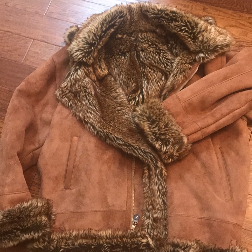 Mens luxury suede with faux fur lining.